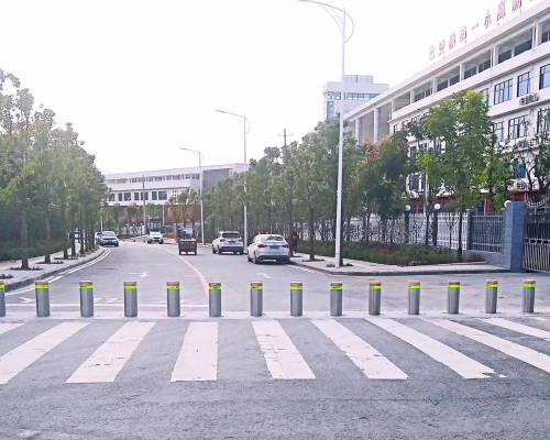 自动升降路桩
